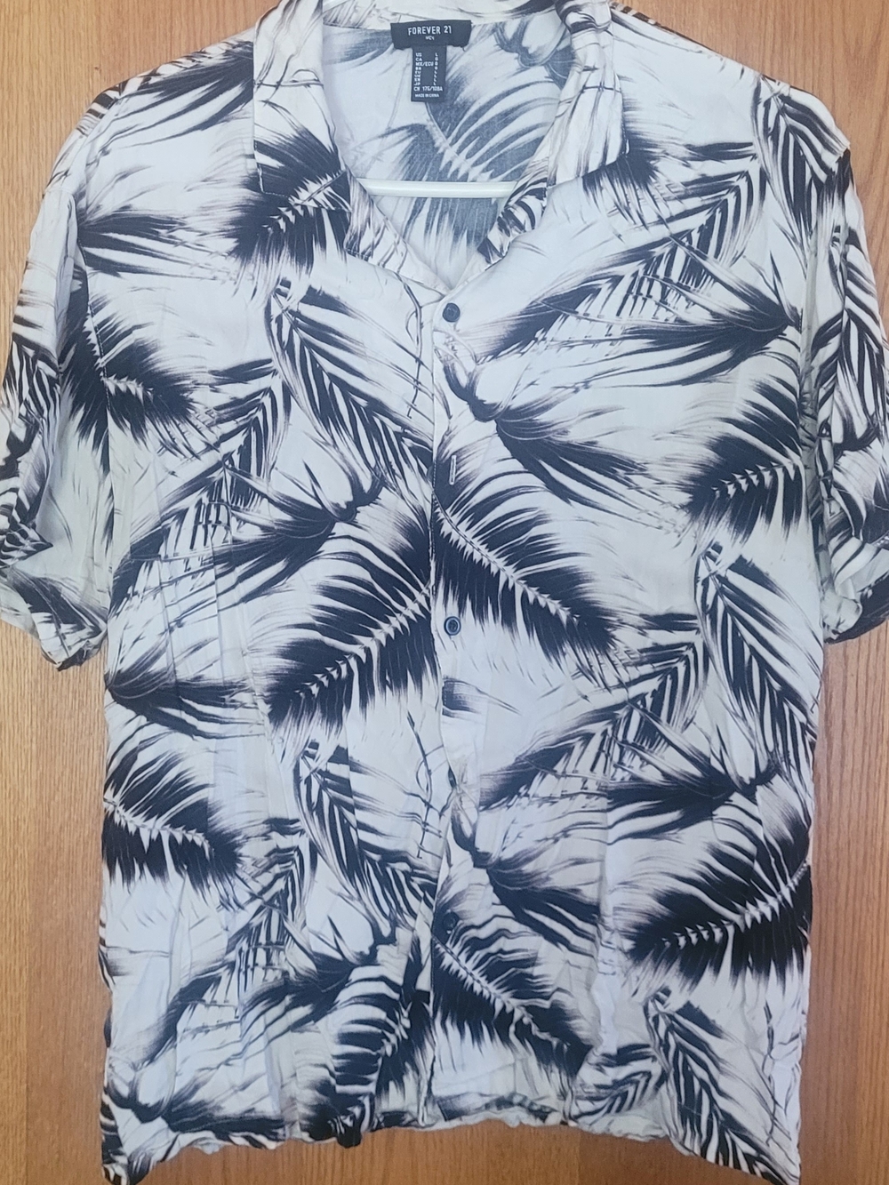 Forever 21 Men's Black & White Palm-Print Short Sleeve Button-Down Shirt